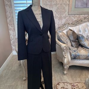 TAHARI suite 6P petite